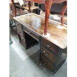 An oak priory style dressing table