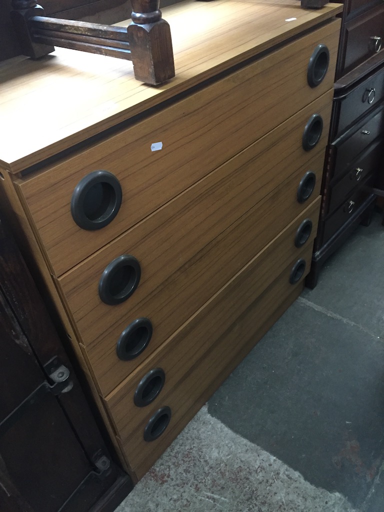 A Stag retro veneered chest of drawers