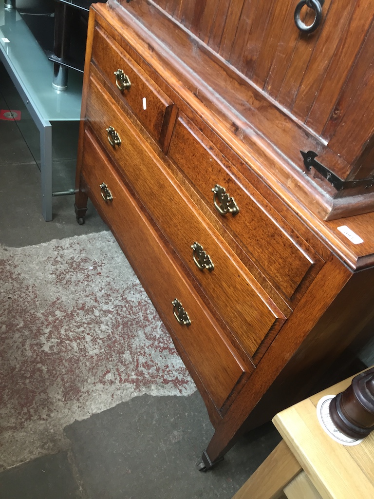 An oak chest of drawers with aesthetic brass handles