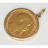 Edward VII 1902 half sovereign in hallmarked 9ct gold mount, gross wt. 5.05g.