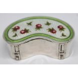 An Edwardian Arts & Crafts style kidney shaped snuff box with gilt interior and enamelled top,