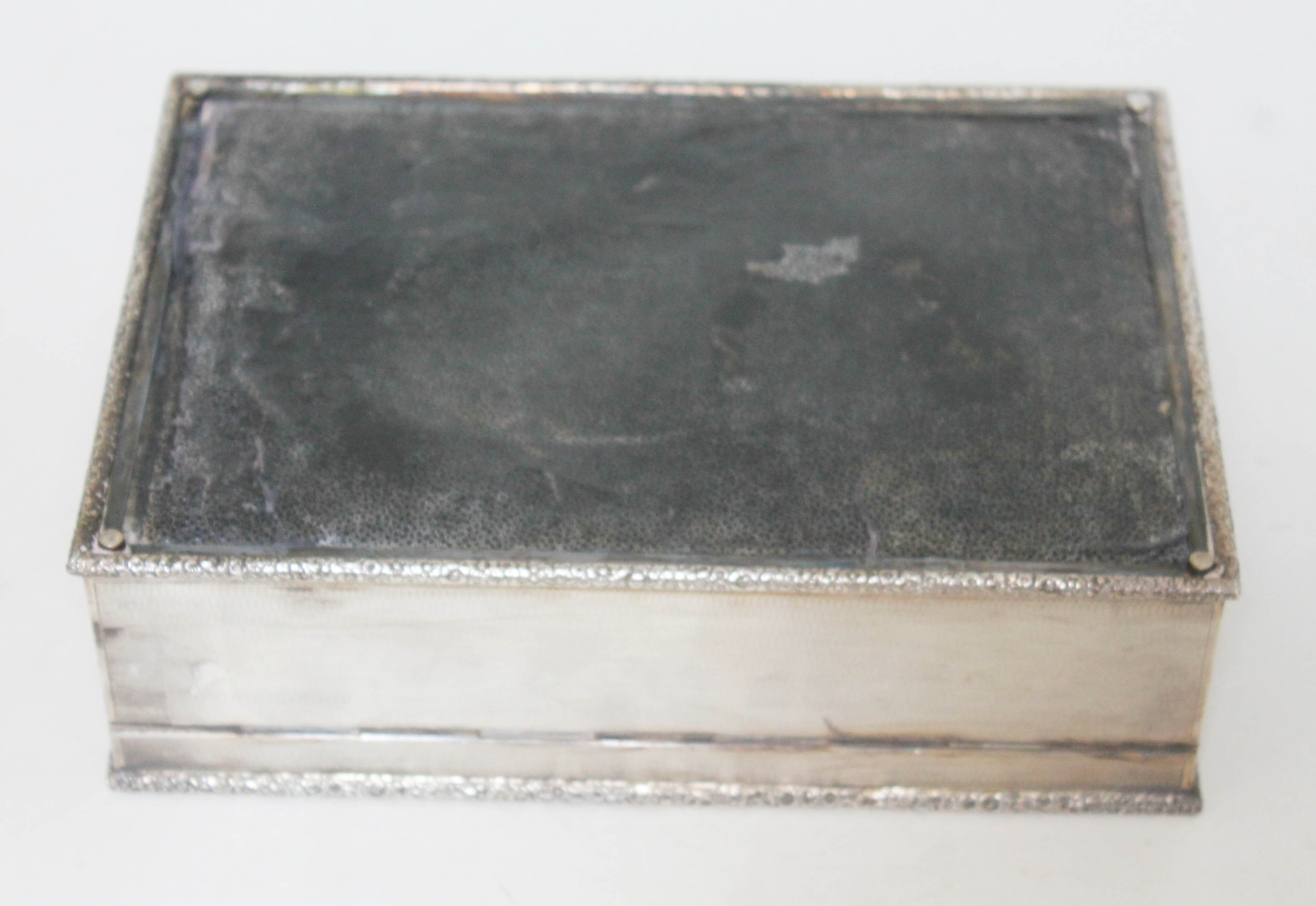 A George VI silver cigar box, textured exterior with floral moulded border, gilt interior, cedar - Image 2 of 4