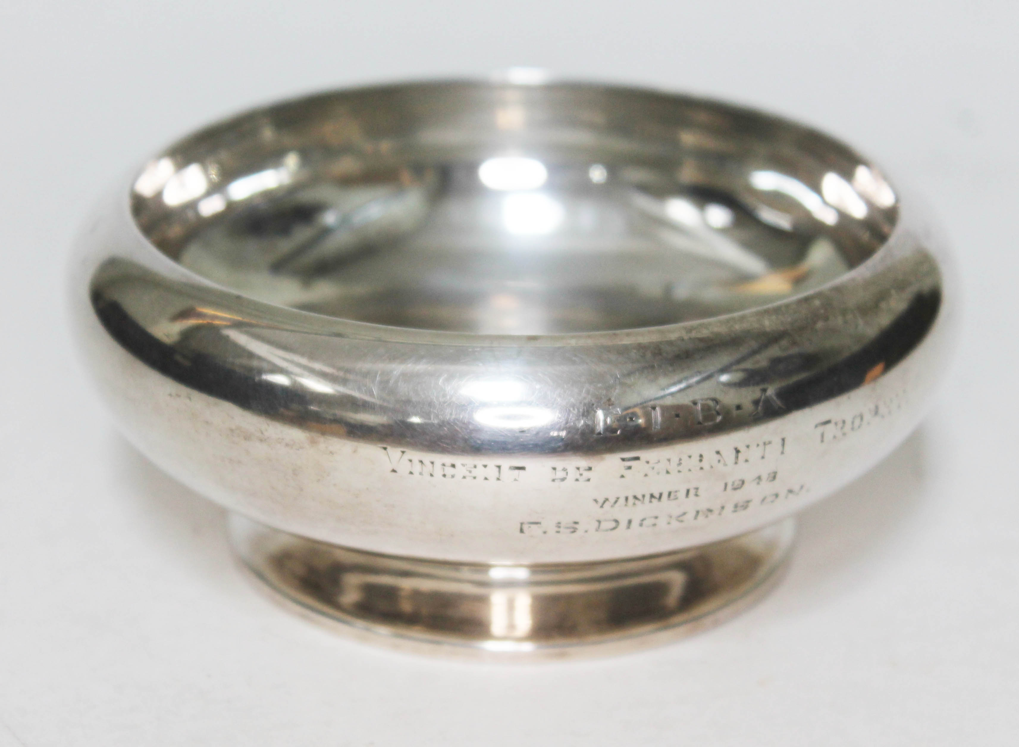 A hallmarked silver bowl, diam. 12cm, wt. 8oz.