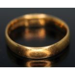 A hallmarked 22ct gold wedding band, wt. 3.78g, size M.