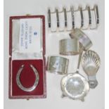 A mixed lot of hallmarked silver comprising three serviette rings, a tea strainer, a Georgian
