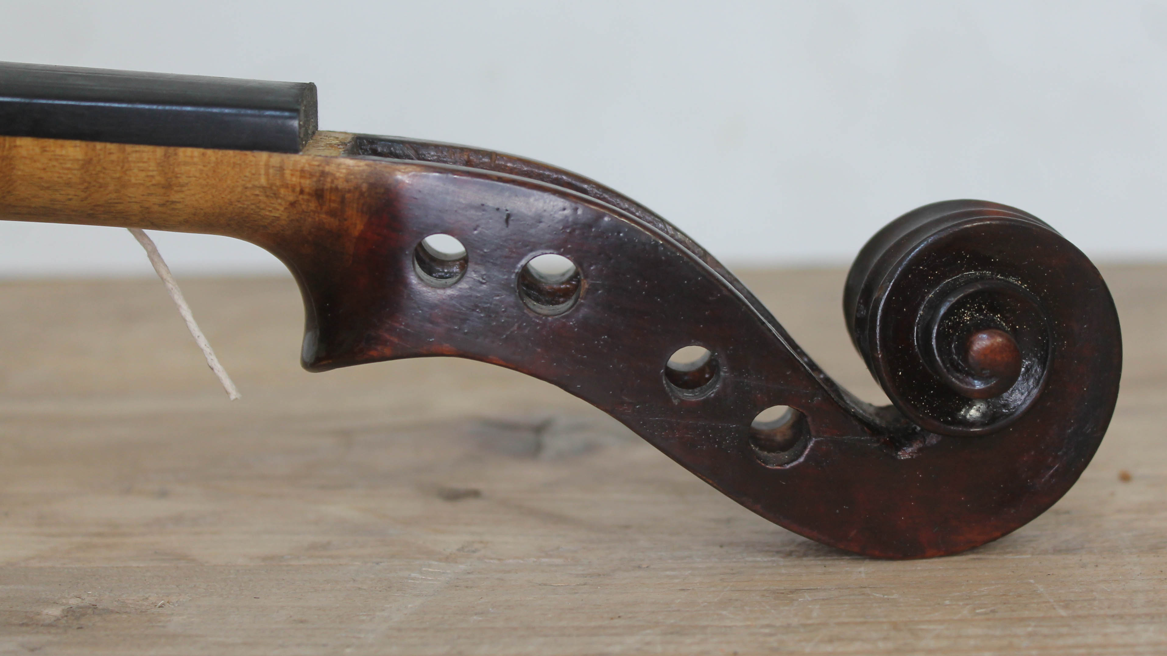 A 19th century violin by Dearlove, one piece back, length 362mm, labelled 'J Dearlove Violin Maker - Image 3 of 4