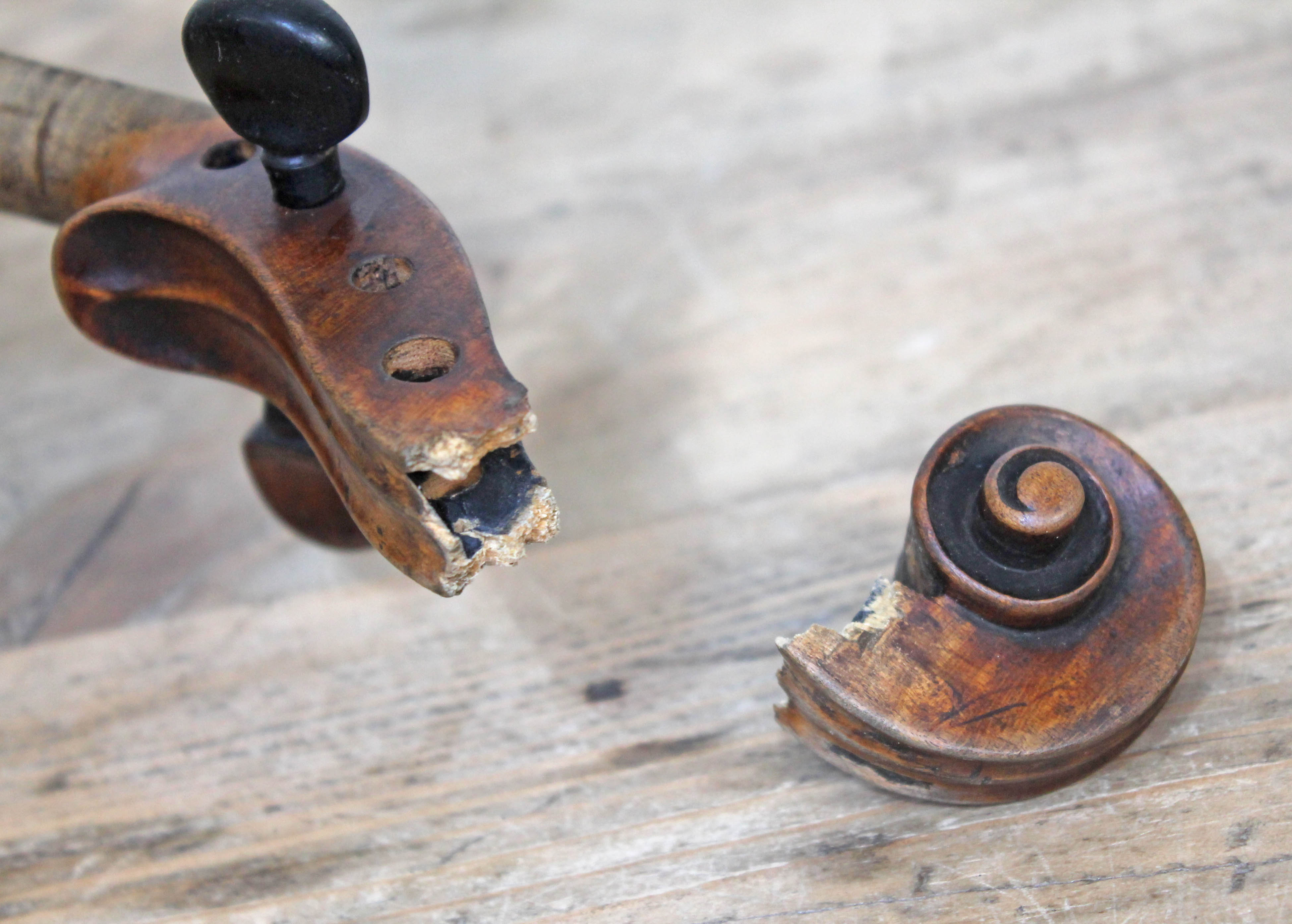 An antique violin, two piece back, length 357mm, with wooden case. Condition - broken below - Image 3 of 5