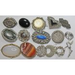 A quantity of brooches comprising a Scottish hallmarked silver target brooch with thistle border and