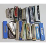 A group comprising 16 harmonicas, various manufacturers.