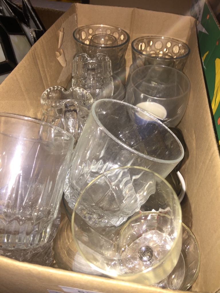 A box of glassware Catalogue only, live bidding available via our website. If you require P&P please