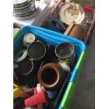 2 boxes of pottery, ceramics, glassware, ornaments, etc. Catalogue only, live bidding available