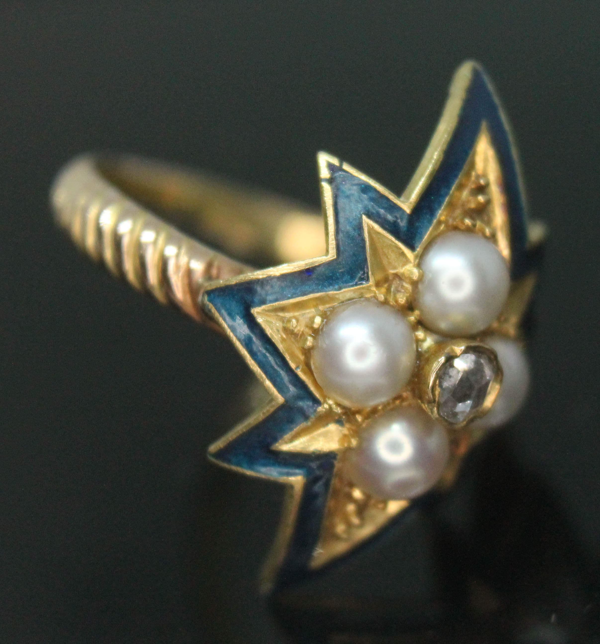 A diamond and pearl set ring, unmarked, gross wt. 4.18g, size K.