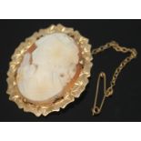 A hallmarked 9ct gold mounted cameo brooch, length 37mm, gross wt. 7.31g.