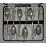 A cased set of six hallmarked silver teaspoons.