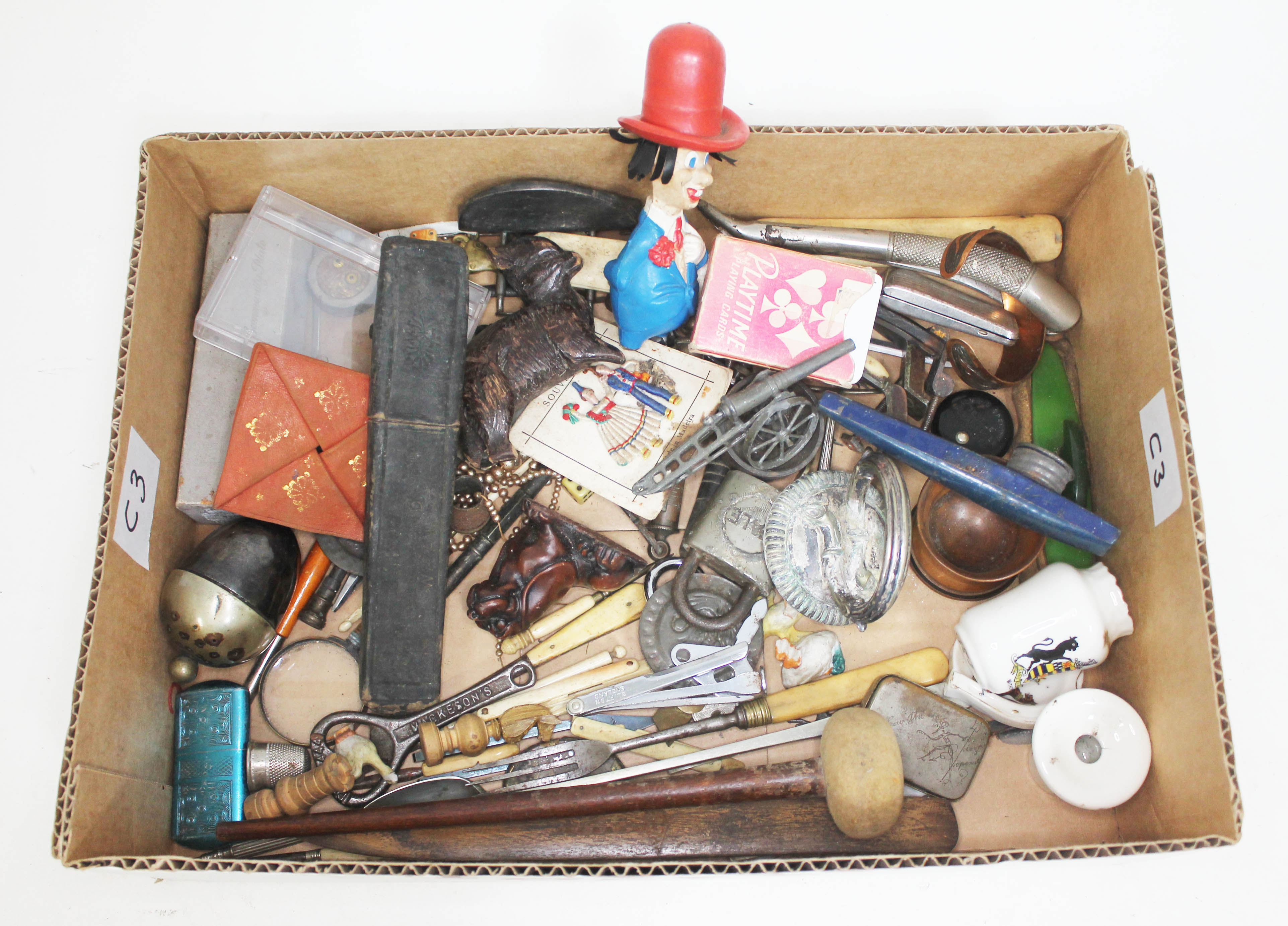 A box of bric a brac including pipes, a cut throat razor, treen, metalware etc.