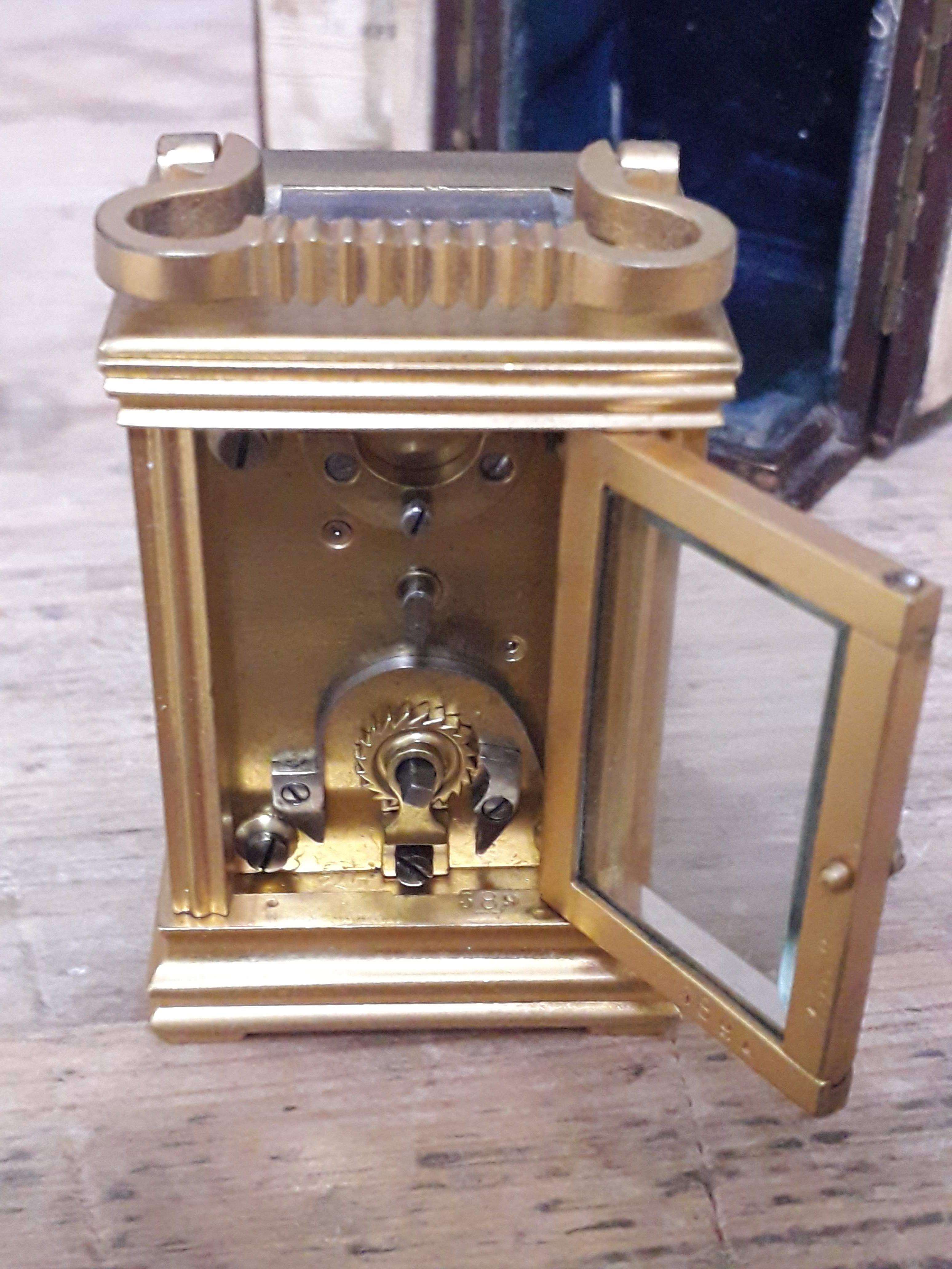 A French miniature carriage clock, height 7.5cm, with case. - Bild 4 aus 9
