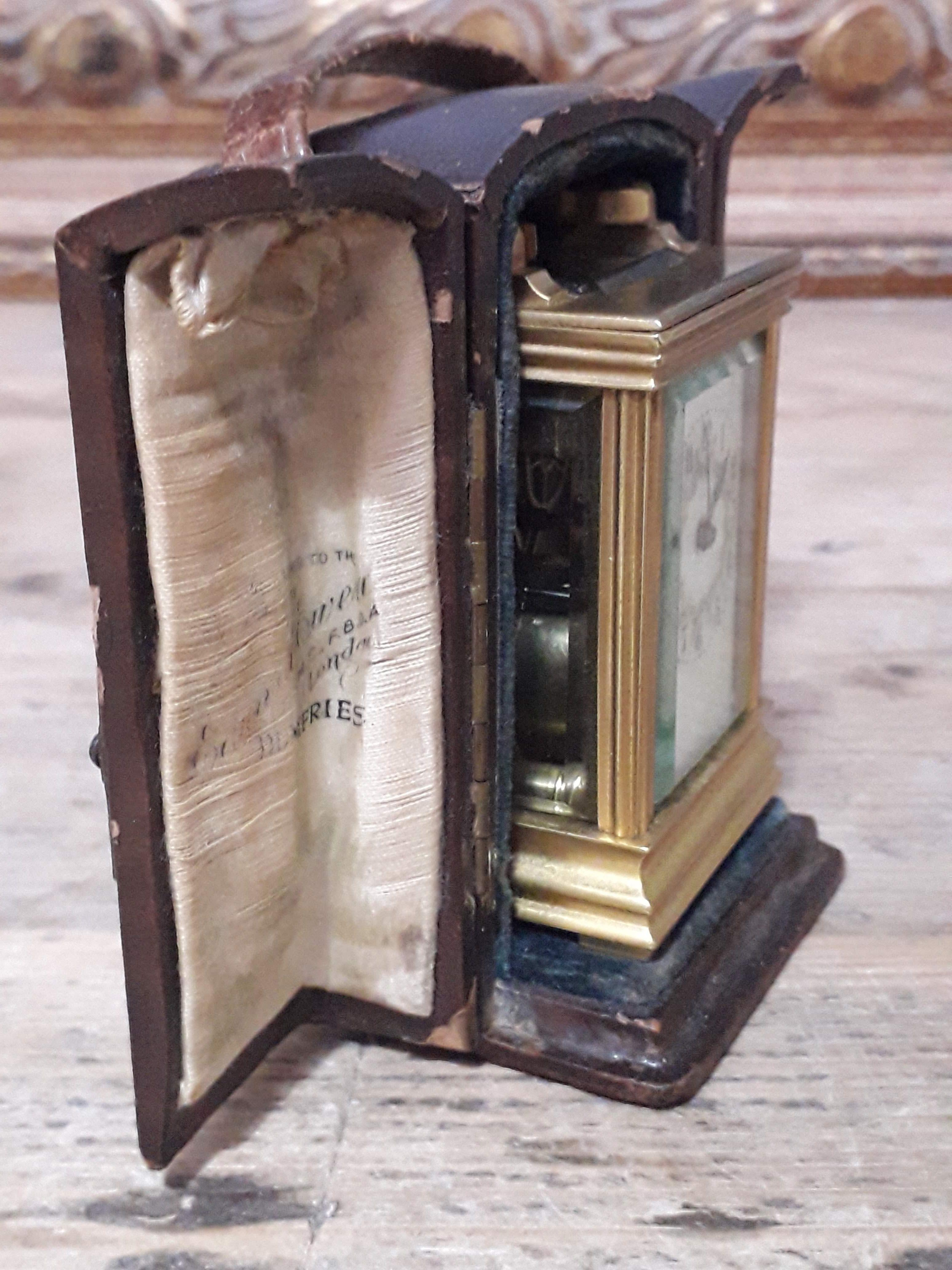 A French miniature carriage clock, height 7.5cm, with case. - Bild 8 aus 9