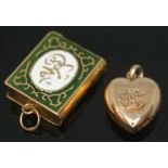 An eastern book pendant and a hallmarked 9ct gold heart shaped pendant, gross wt. 4.33g.