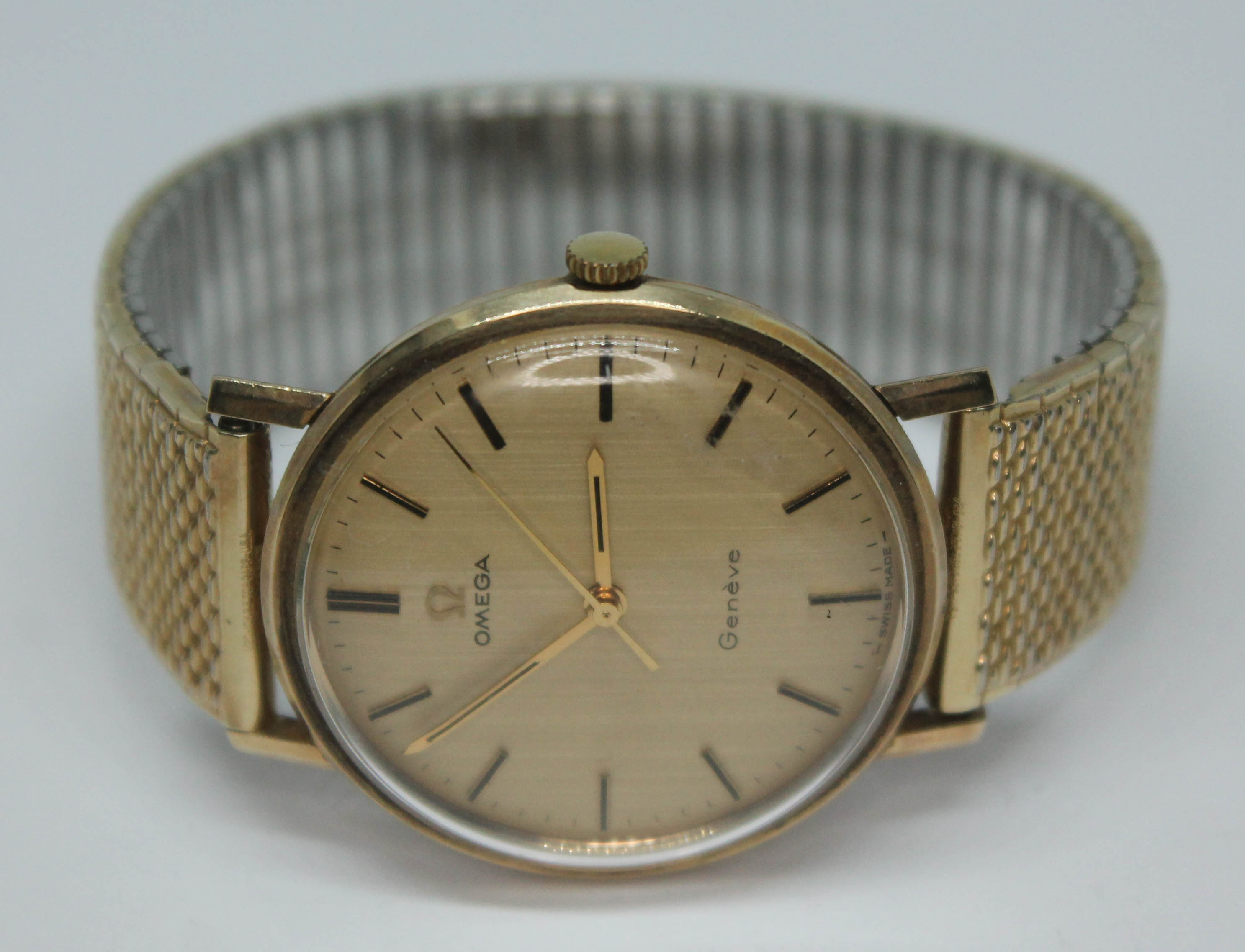 A 1969 hallmarked 9ct gold Omega Geneve 131.25016 wristwatch, with signed gold tone dial, hands and