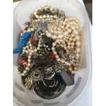 A small tub of costume jewellery. Catalogue only, live bidding available via our website. Please
