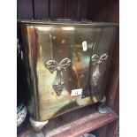 Edwardian brass coal scuttle with galvanized interior tray. Catalogue only, live bidding available