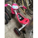 A childs tricycle Catalogue only, live bidding available via our website. Please note if you require