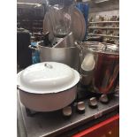 A Logik gas hob, 3 pans and a Kenwood blender. Catalogue only, live bidding available via our