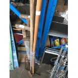 2 bundles of garden tools. Catalogue only, live bidding available via our website. Please note if