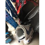 2 pairs of ski boots and bags and a pair of snow boots and bag. Catalogue only, live bidding