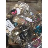 A bag of costume jewellery rings - approx 75 Catalogue only, live bidding available via our website.