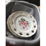 11 mainly Victorian porcelain display plates Catalogue only, live bidding available via our website.