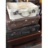Three vintage travel cases Catalogue only, live bidding available via our website. If you require