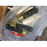 A collection of penknives. Catalogue only, live bidding available via our website. If you require