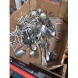 A box of cutlery and other bits. Catalogue only, live bidding available via our website. If you