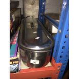 A fish kettle Catalogue only, live bidding available via our website. If you require P&P please read
