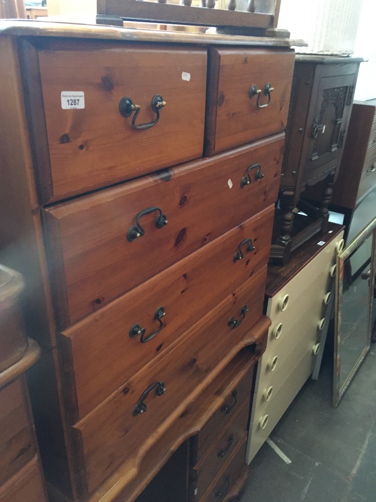 Modern pine chest of drawers Catalogue only, live bidding available via our website. Please note