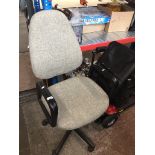 Office swivel chair Catalogue only, live bidding available via our website. Please note we can