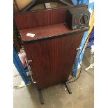 A trouser press Catalogue only, live bidding available via our website. Please note we can only