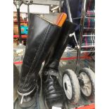 A pair of riding boots Catalogue only, live bidding available via our website. Please note we can