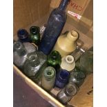 A box of old bottles Catalogue only, live bidding available via our website. Please note we can only