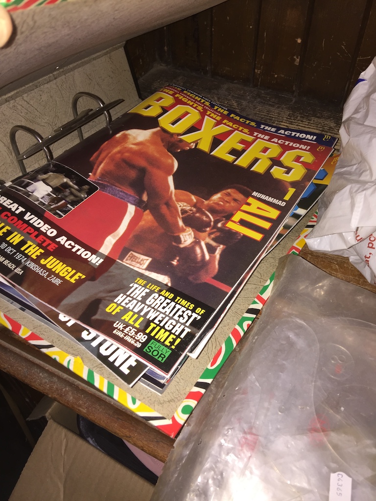 A folder of Boxers magazines Catalogue only, live bidding available via our website. Please note