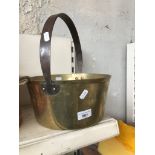 Brass jam pan Catalogue only, live bidding available via our website. Please note we can only