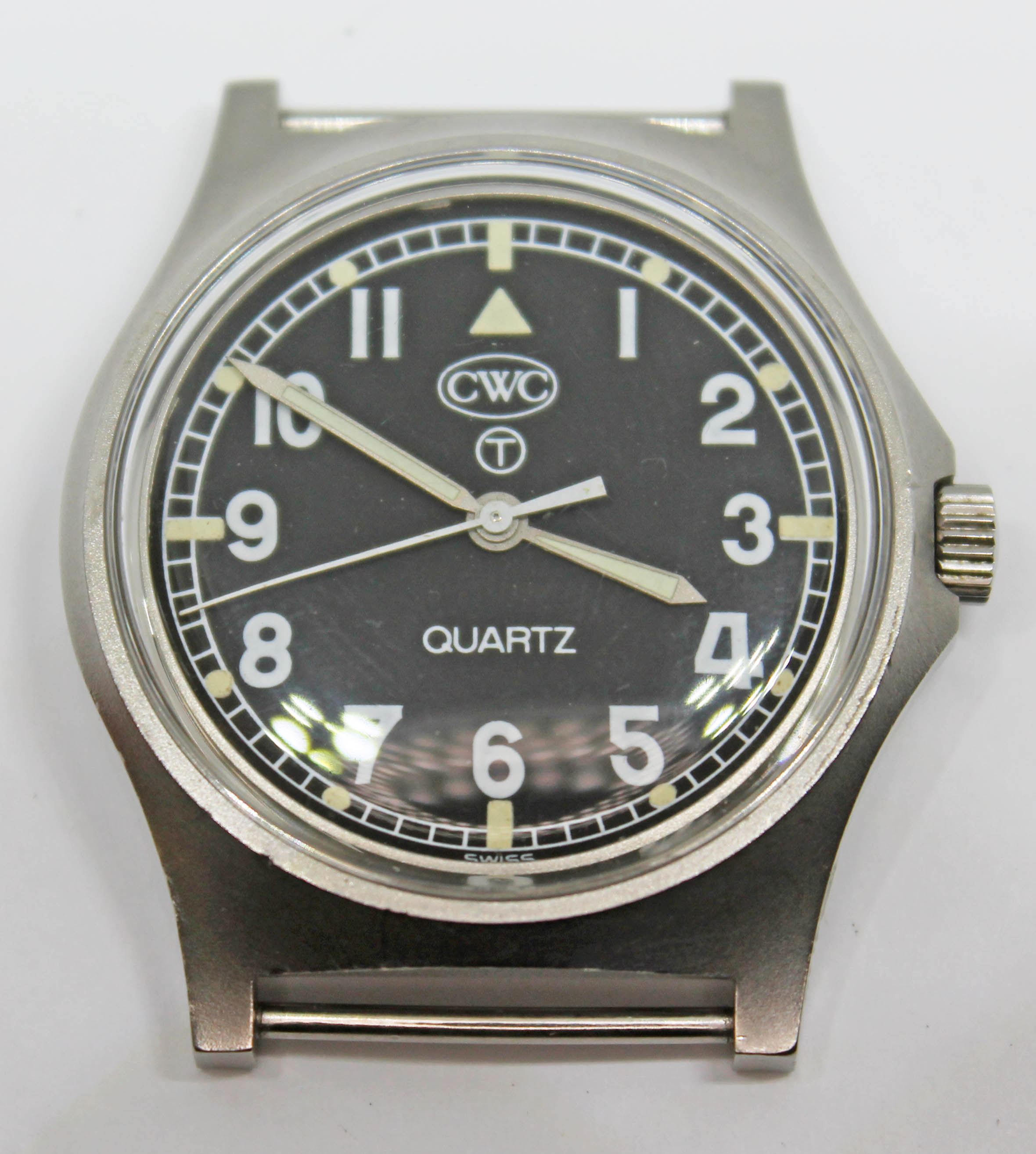 A 1980 CWC British military issue stainless steel quartz wristwatch, the signed black dial having - Bild 5 aus 9