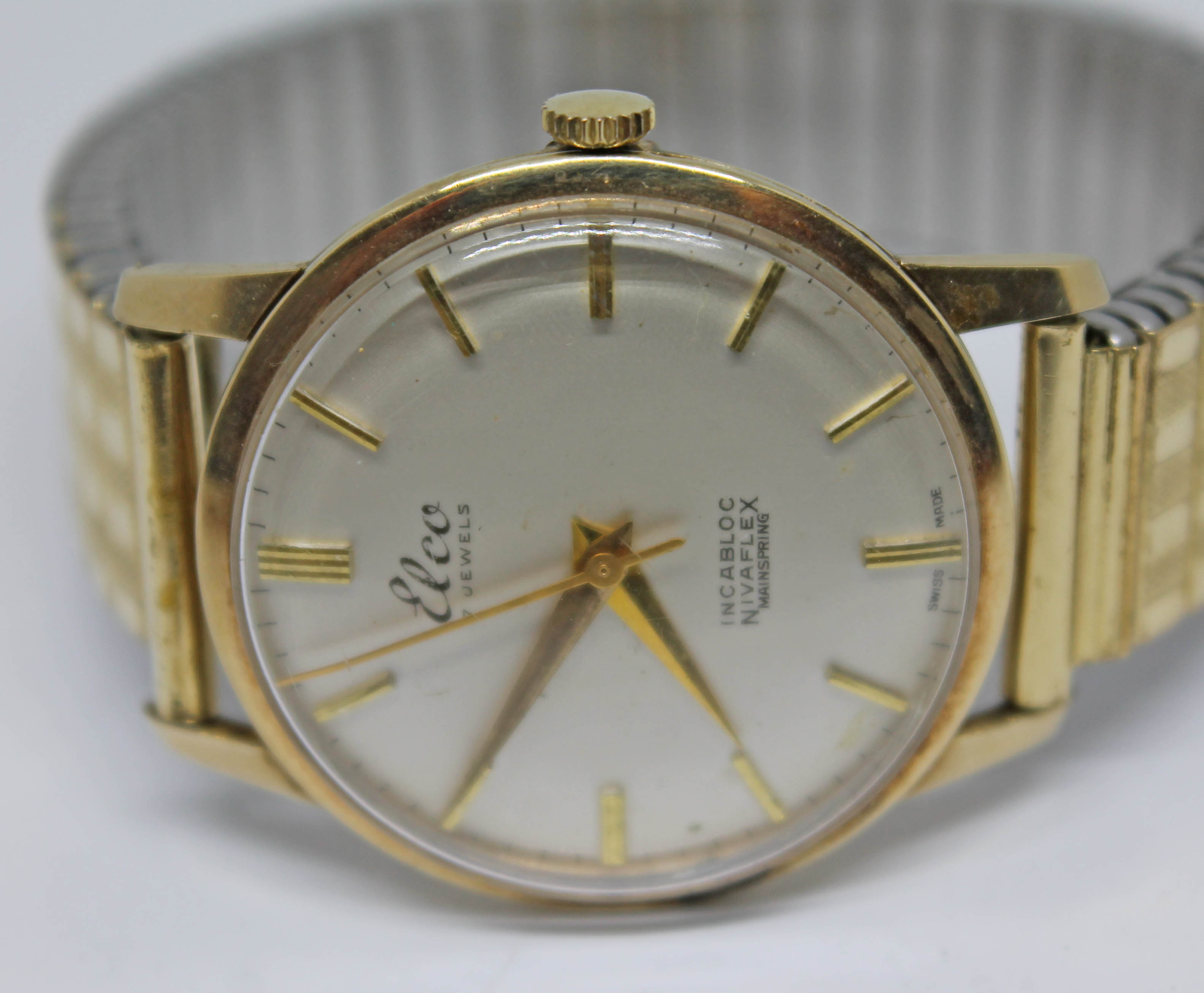 A 1960s hallmarked 9ct gold Elco wristwatch with signed champagne dial, gold tone hour markers and - Bild 3 aus 3