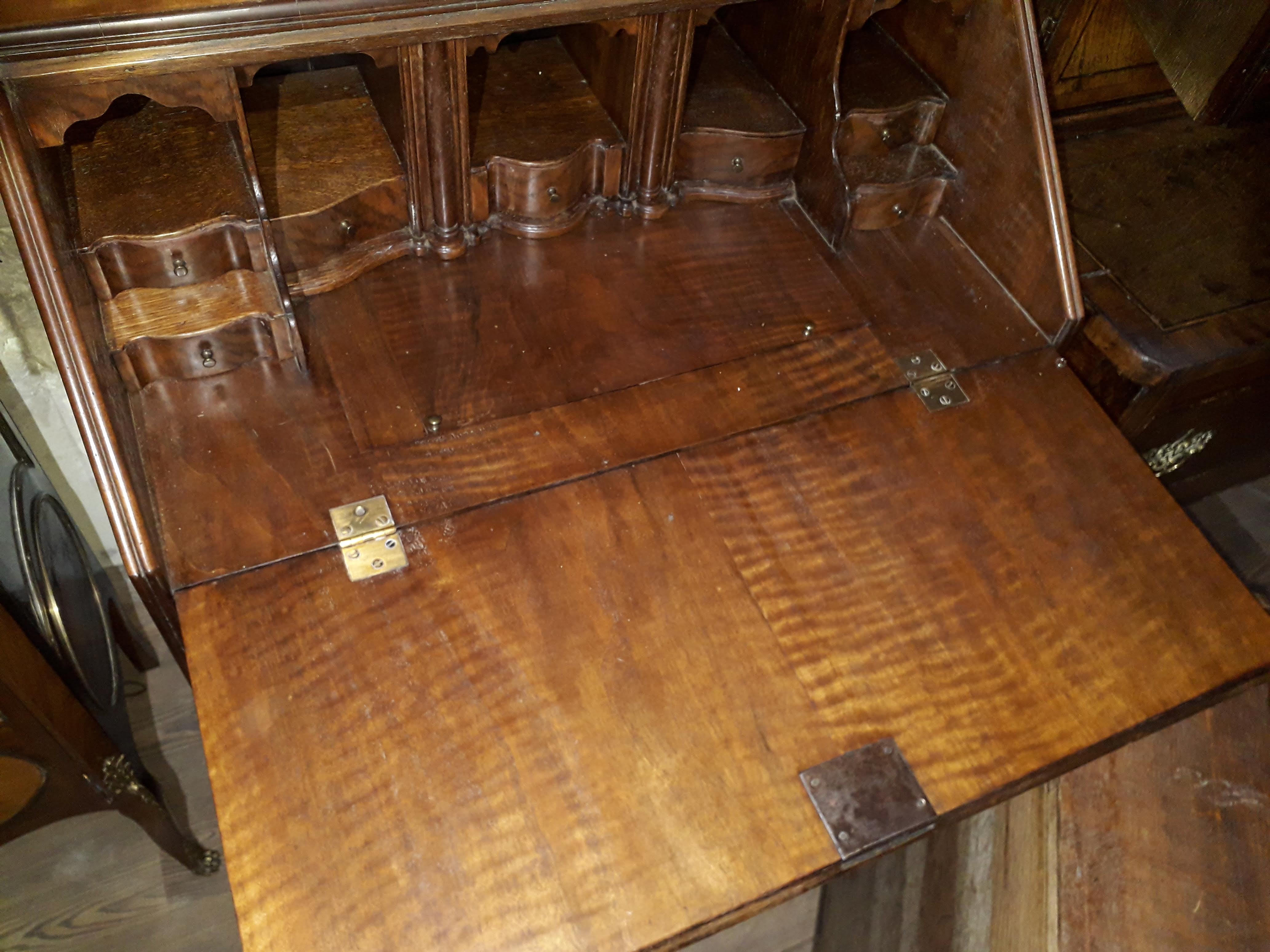 A Queen Anne style walnut cabinet bureau circa 1900, width 81cm, depth 48cm & height 211cm. - Bild 9 aus 20