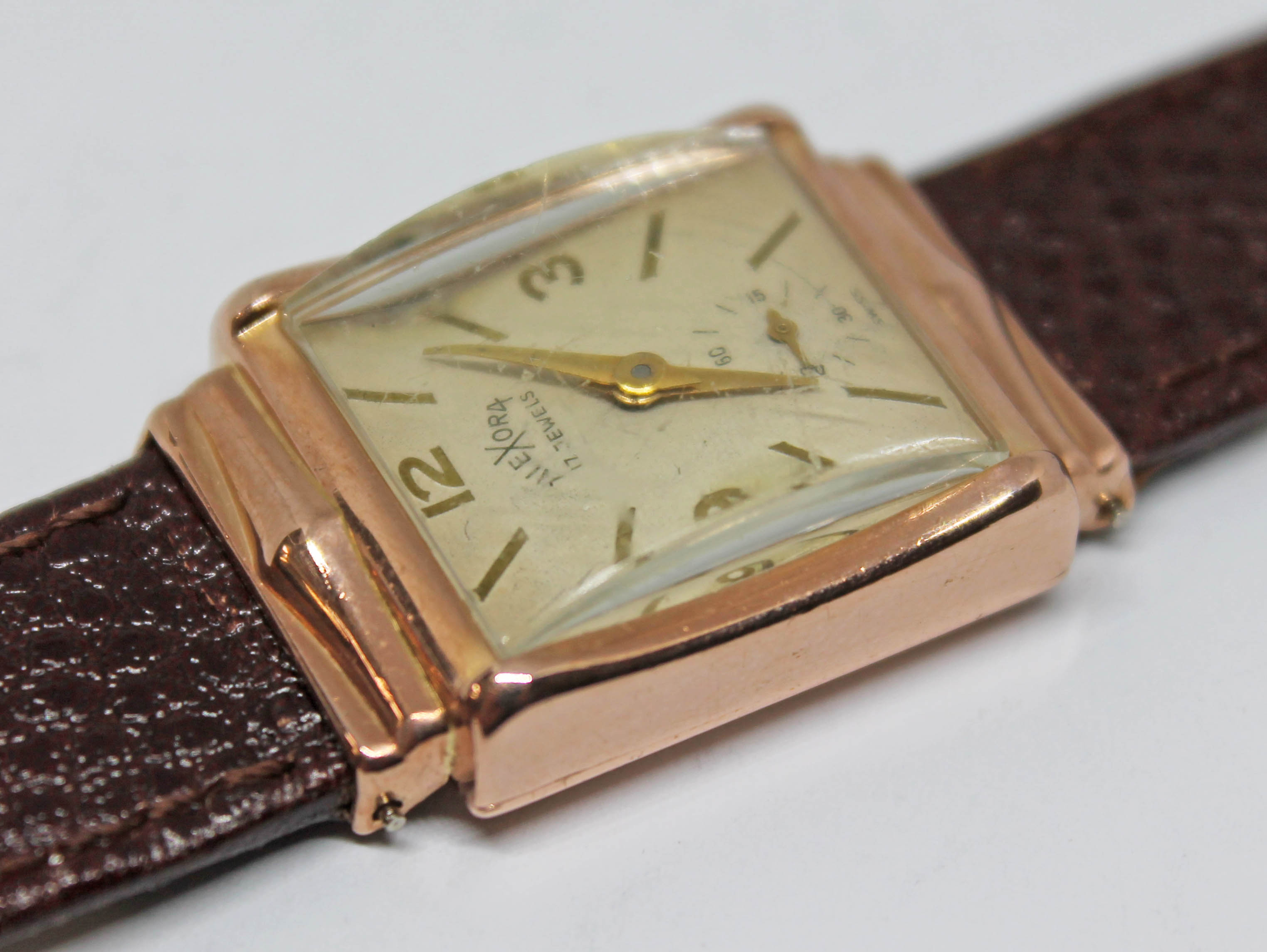 A vintage 14k gold Emerson Watch Co art deco style wristwatch, the dial signed Alexora with hands, - Image 6 of 8