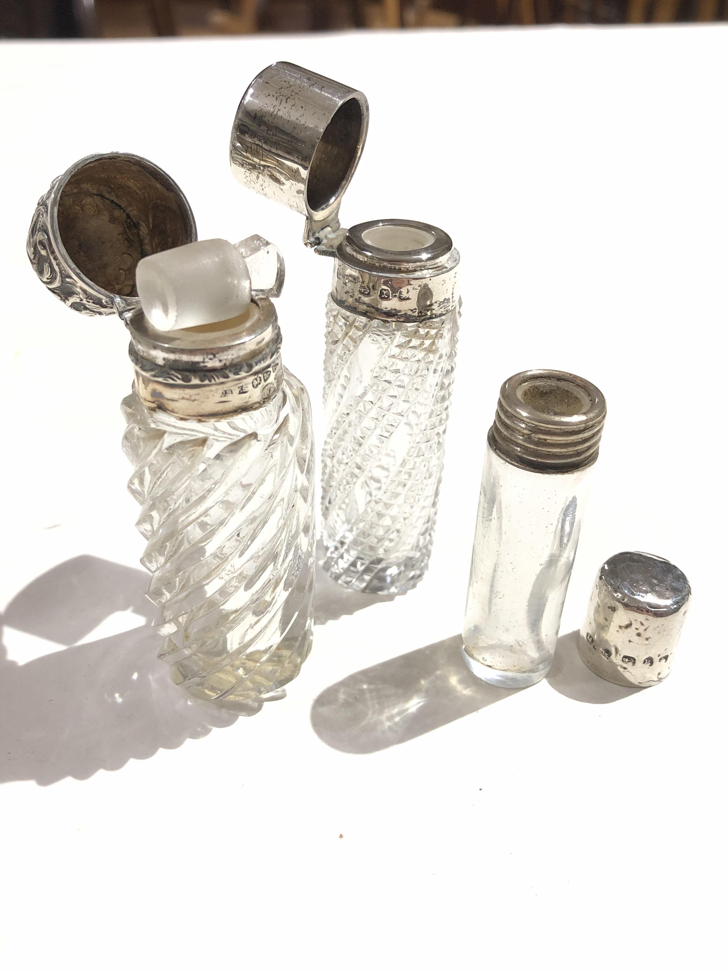 A group of fourteen hallmarked silver topped or mounted glass bottles and jars, tallest 14cm. - Bild 7 aus 23