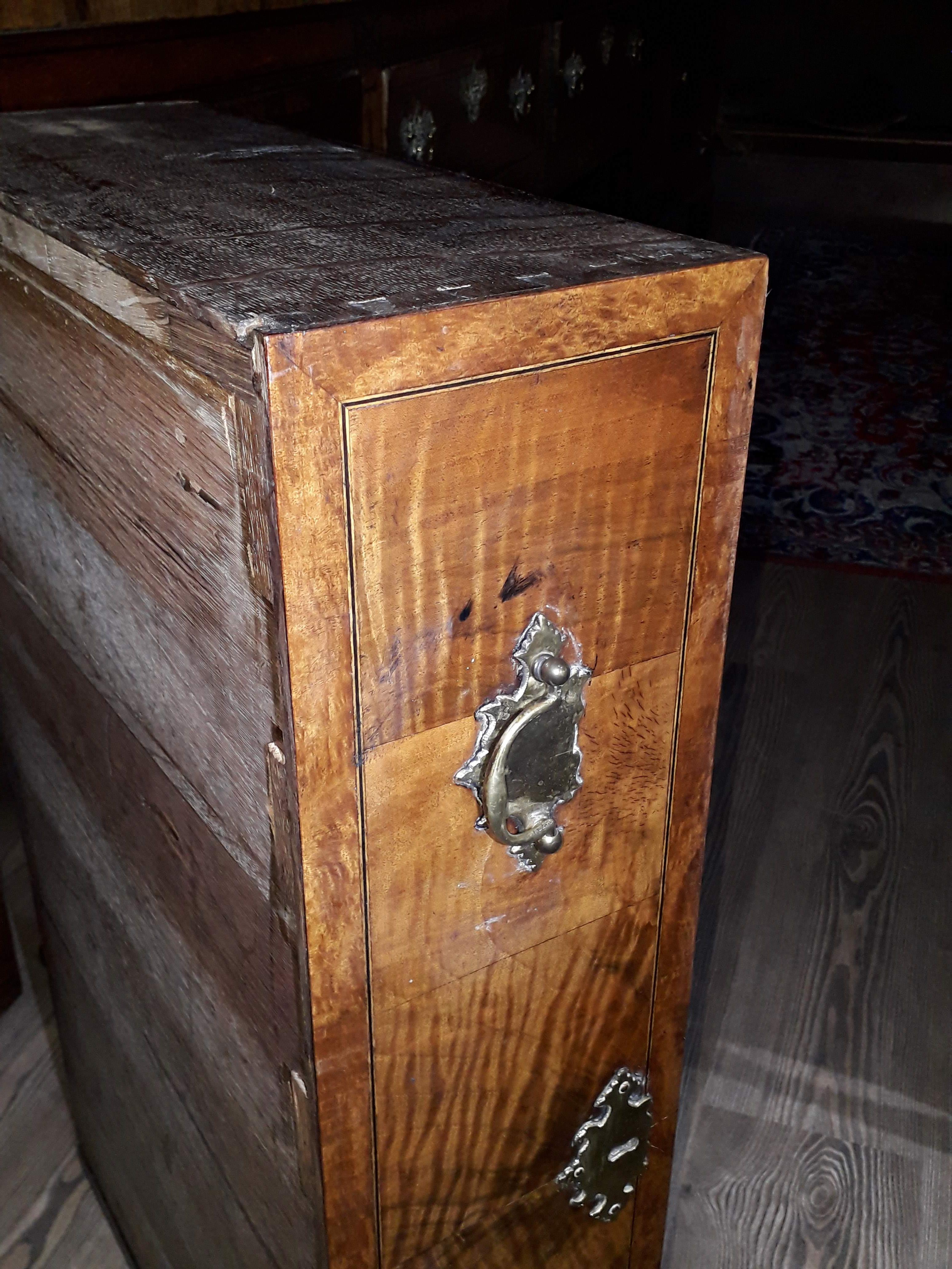 A Queen Anne style walnut cabinet bureau circa 1900, width 81cm, depth 48cm & height 211cm. - Bild 11 aus 20