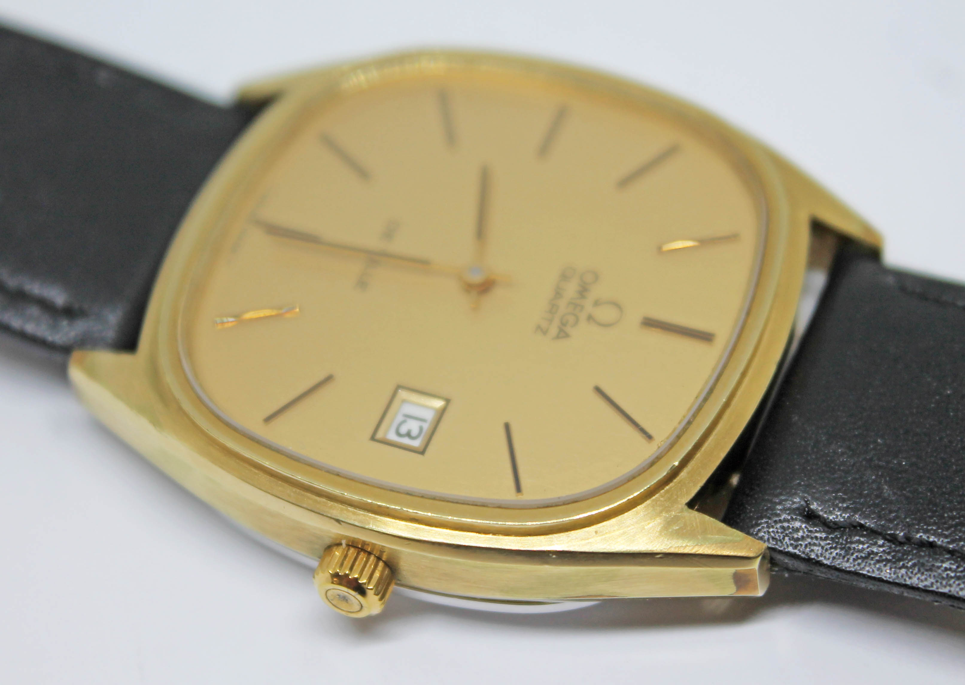 A 1977 gold plated Omega De Ville Quartz reference 192.0028, the gold tone signed dial having gold - Bild 4 aus 4