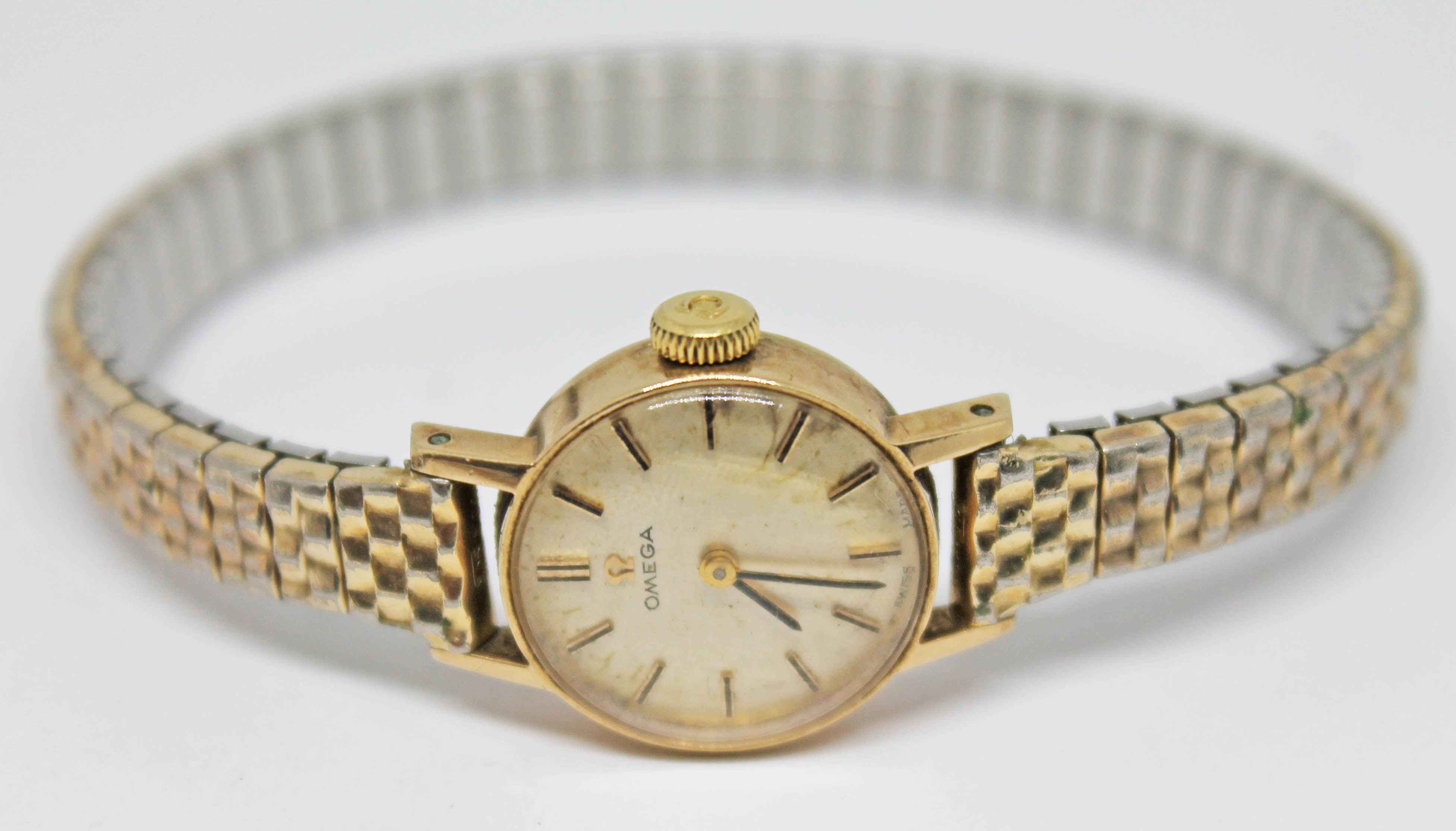 A 1970 hallmarked 9ct gold Omega ladies wristwatch with 17 jewel caliber 485 manual wind movement,